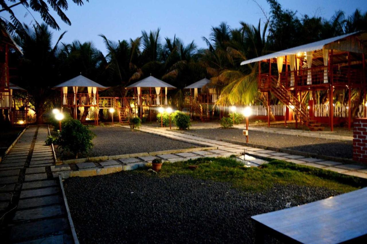 Oyo 81018 Moonlight Farm Stays Solapur Exterior photo